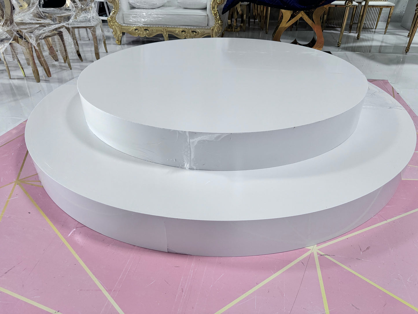 White Portable Round Stage for Wedding Ceremony